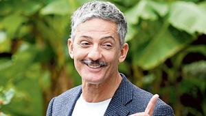 L'indiscrezione di Fiorello: "Warner tratta per comprare il polo giornalistico La7". La rete risponde con un Tweet: "Noi a Warner? Stiamo bene qui, sul nostro divano c'è posto anche per te"