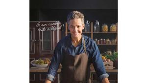 Fiorello nei panni di uno 'chef' nella nuova campagna Wind. Al centro l'offerta All Inclusive