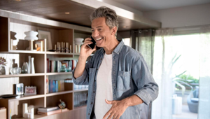 Maximo Ibarra telefona a Fiorello nel nuovo spot Wind con regia di Vincenzo Gasbarro