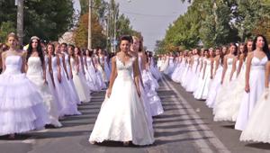 A Roma flashmob contro i rigidi protocolli per le cerimonie religiose. Le spose protestano in piazza insieme agli operatori del settore Wedding