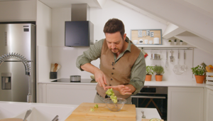 Su Food Network torna Vittorio Vaccaro con le nuove puntate di “A Casa Cucina Papà”