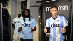 Macron inaugura il nuovo store a Roma con i calciatori della Lazio