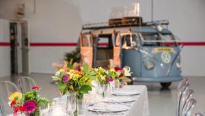 La campagna ‘Don’t call me’ di Timberland trasforma un garage in una location per un dinner party ‘only for girls’