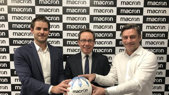 FOTO AGREEMENT KARLSUHER SC   MACRON