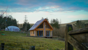 Alpha presenta "Case Fuori dal Mondo", la nuova serie dedicata alle case più spettacolari del mondo