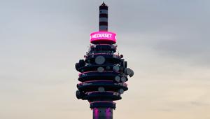 Nel mese della prevenzione contro il tumore al seno Mediaset colora di rosa la torre di Cologno Monzese. Parte della campagna di sensibilizzazione anche uno spot e un'installazione artistica di Stefano Rossetti