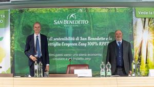 Acqua Minerale San Benedetto punta sull'ecogreen con la nuova bottiglia Easy con 100% PET riciclato. Investimenti in comunicazione 2021 in linea, pari a 20 milioni. Al via nuove campagne con The Beef