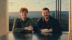 Fastweb + Vodafone: Sinner e Cattelan protagonisti del nuovo spot firmato Plus Group (The Bunch + Utopia)