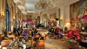 Il Four Seasons Hotel George V Paris primo hotel in Europa con tre diversi ristoranti stellati Michelin