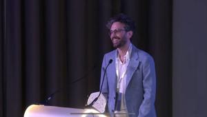 Cinema: il regista italiano Francesco Siro Brigiano trionfa al Festival Internazionale di Dubai con il cortometraggio “Treta”, realizzato utilizzando l’intelligenza artificiale
