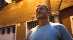 Francesco Totti protagonista nella campagna per Spider -Man 'Brand new day' firmata Crafted. E' se un giorno non venisse più riconosciuto? Francesco Totti protagonista nella campagna per Spider -Man 'Brand new day' firmata Crafted. E' se un giorno non venisse più riconosciuto?