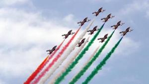 10 MB-339 della Pattuglia Acrobatica Nazionale protagonisti dell’Air Show organizzato a Trani da Aero Club Bari, Città di Trani e Aeronautica Militare, in sponsorship con Maldarizzi Automotive