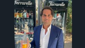 Ferrarelle Società Benefit lancia Happy2O, il primo brand italiano di acque funzionali per il benessere quotidiano di cani e gatti. Monda: Progetto in store e spot tv a supporto. Nel 2026 le campagne tv e digital di Ferrarelle e Vitasnella"