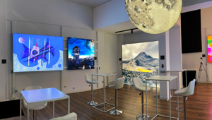 Milano inaugura Quadruslight, la prima galleria al mondo di opere retroilluminate