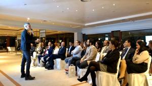 Gattinoni rinforza la sede romana per sviluppare MICE e business travel e lo comunica con un evento per 50 aziende con special guest Giovanni Vernia