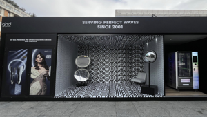 In occasione della Milano Fashion Week, ghd sceglie la Sampling Machine di Johannes per il suo Pop-up Store