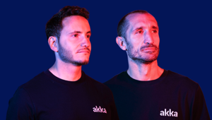 Giorgio Chiellini insieme a Thomas Rebaud per il lancio della piattaforma d'investimento Akka.app in Italia