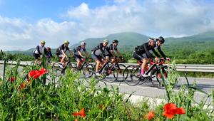 Al via il Giro E, la manifestazione a tappe per bici a pedalata assistita organizzata da Rcs Sport