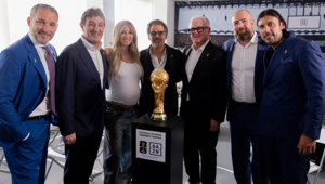 DAZN celebra l’attesa per la Coppa del Mondo FIFA 2026 ospitando a Milano l’iconico Winner’s Trophy