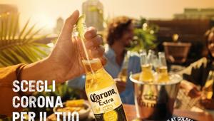  Corona torna online con una campagna digital che celebra il momento dell’Aperitivo durante la Golden Hour. Firma draftLine Europe