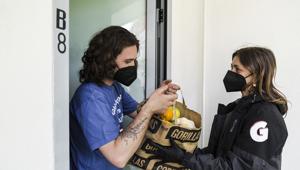 Arriva in Italia Gorillas, l'app di delivery che consegna la spesa in 10 minuti dall'ordine, e sceglie UM per il lancio in comunicazione