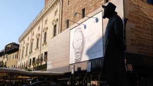 Grand Seiko protagonista a Verona con una affissione in piazza delle Erbe