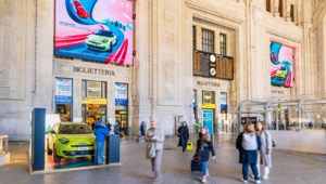 Stellantis sceglie Grandi Stazioni Retail per un’esperienza immersiva in Stazione Centrale a Milano: Alfa Romeo, Fiat e Lancia protagoniste durante i Giochi Olimpici Invernali Milano Cortina 2026
