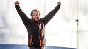 Thomas Coville, ambassador di Helly Hansen, veleggia intorno al mondo in 49 giorni, 3:7'38'': è record mondiale