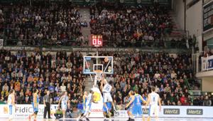Hertz in campo con la Dinamo Sassari Banco di Sardegna basket