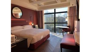 Hilton Rome Eur La Lama svela gli interni: eleganza e stile contemporaneo con richiami alla storia di Roma e all’architettura del 900 per il nuovo hotel dal design unico