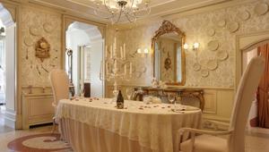 Domenica 4 marzo all'hotel Château Monfort un'avventura nel mondo di Alice In Wonderland