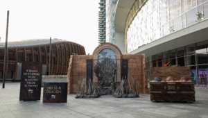 House of the Dragon, in piazza Gae Aulenti a Milano arriva il 'trono' protagonista del tour promozionale dedicato alla serie in esclusiva su Sky
