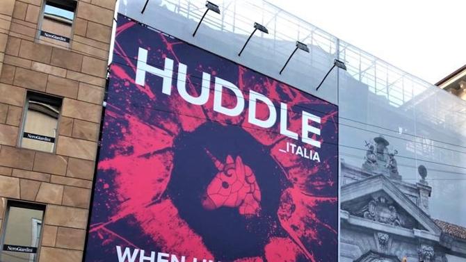 HUDDLE, affissione