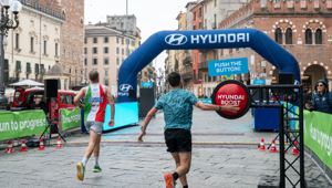 Hyundai Italia rinnova per il 2026 la sua presenza nel running come Official Automotive Partner delle nove principali maratone e mezze maratone italiane