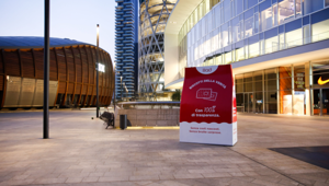 I "Biscotti della Verità": l'installazione creativa di iliad in piazza Gae Aulenti a Milano
