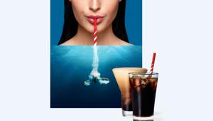 illycaffè trasforma la fontana di Piazza Gae Aulenti in un bicchiere di caffè per il lancio del nuovo Cold Brew