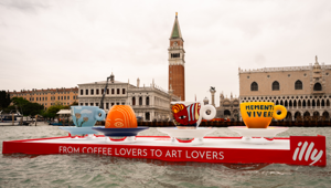illycaffè ed EssenceMediacom Italia portano le tazzine oversize alla Biennale di Venezia con l'installazione #BeyondVenice