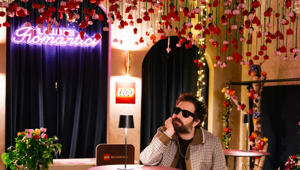 LEGO torna a Sanremo con "Il Club dei Romantici", un'installazione immersiva realizzata in collaborazione con Tommaso Paradiso
