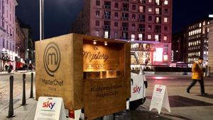 La Mystery Box di Masterchef per le strade di Milano. L'iniziativa è curata da Integer