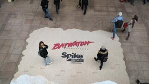 ‘Baywatch Remastered’, la spiaggia di Los Angeles approda alla Stazione Cadorna di Milano. Attivazione ideata da Ogilvy in collaborazione con Exomedia