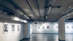 Copernico inaugura ‘Art Journey’, un percorso di mostre, eventi e iniziative culturali dedicato ad esplorare le interconnessioni tra arte, business e lavoro. Il progetto è stato ideato e curato da Giorgia Sarti