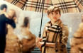 Buberry 'From London with love' con Romeo Beckham nella campagna globale natalizia