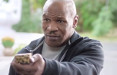 Tyson 'restituisce' l'orecchio a Holyfield nello spot Foot Locker