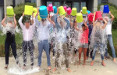 #IceBucketChallenge, la doccia gelata impazza sui social e fa bene alla SLA. Ad oggi raccolti negli Usa 88,5 mln di dollari. In Italia oltre 300 mila euro
