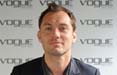 Vogue lancia la campagna Eyewear for Men, protagonista Jude Law