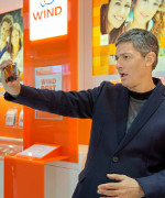 Fiorello torna per Wind e gira lo 'spot selfie' con lo smartphone