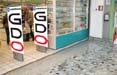 Con Adsolutions GDO affissioni all'entrata delle parafarmacie 