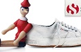 Superga torna in affissione con il modello 2750. Creatività di Noodles Comunicazione