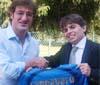 Ferrara consegna la maglia di Cannavaro al vincitore dell'asta a sostegno dei bambini