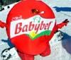 Babybel sfreccia sulle piste da sci